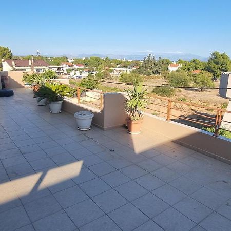 1 Bedroom Apartment Close To The Sea 아르테미다 외부 사진